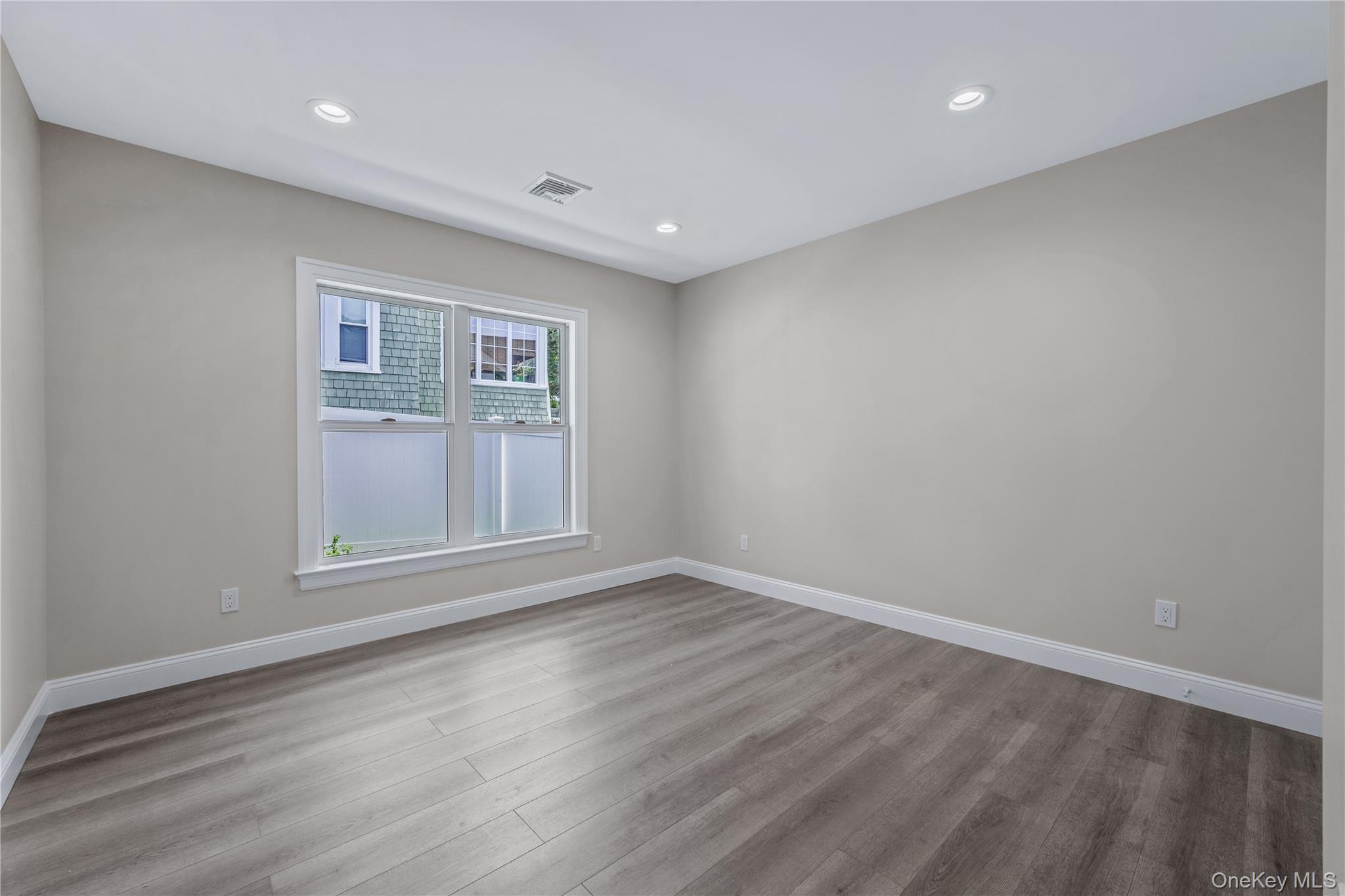 #7 photo, 110 School Street, नासाउ काउंटी Glen Cove , NY 11542