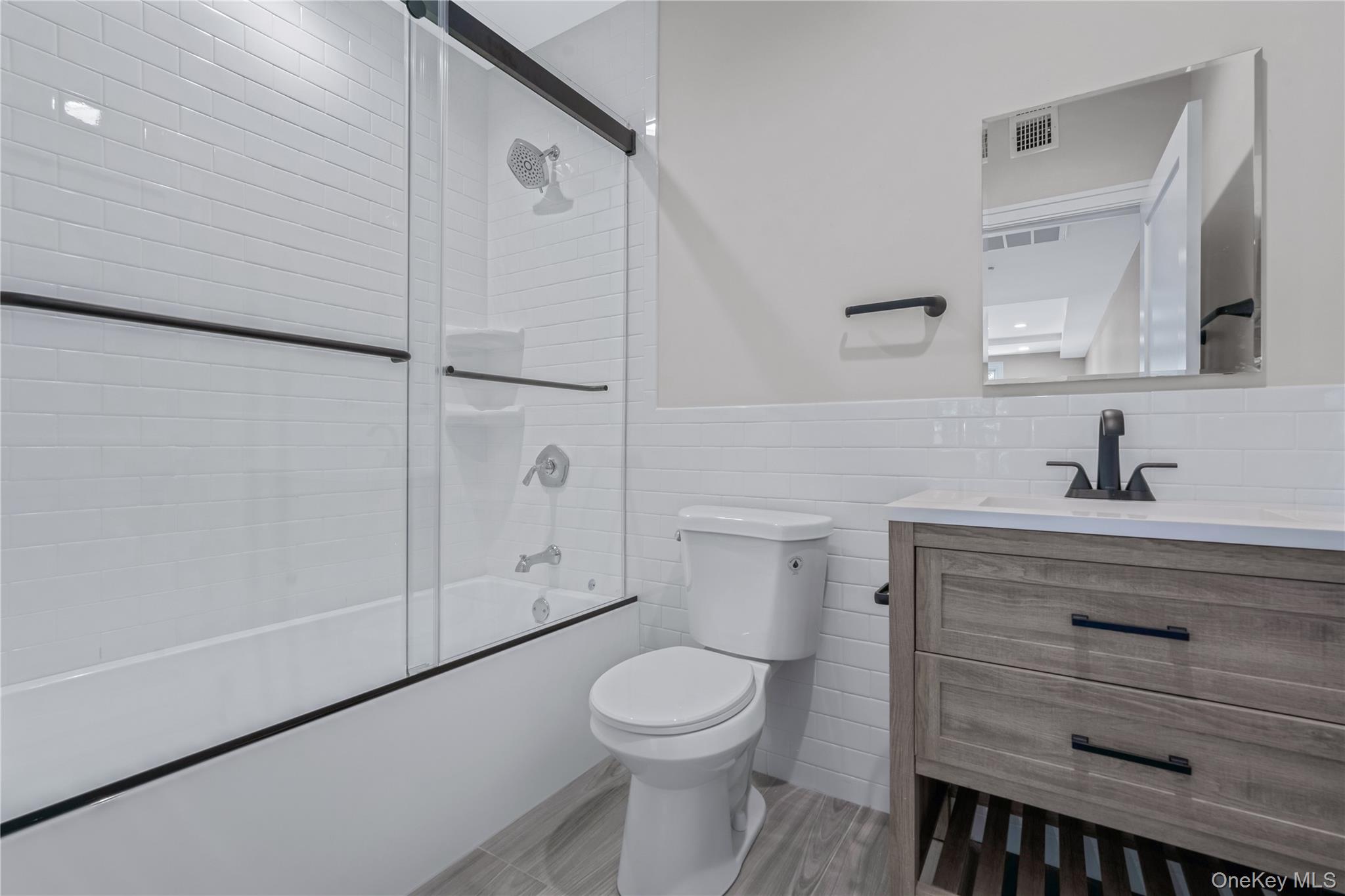 #10 photo, 110 School Street, नासाउ काउंटी Glen Cove , NY 11542