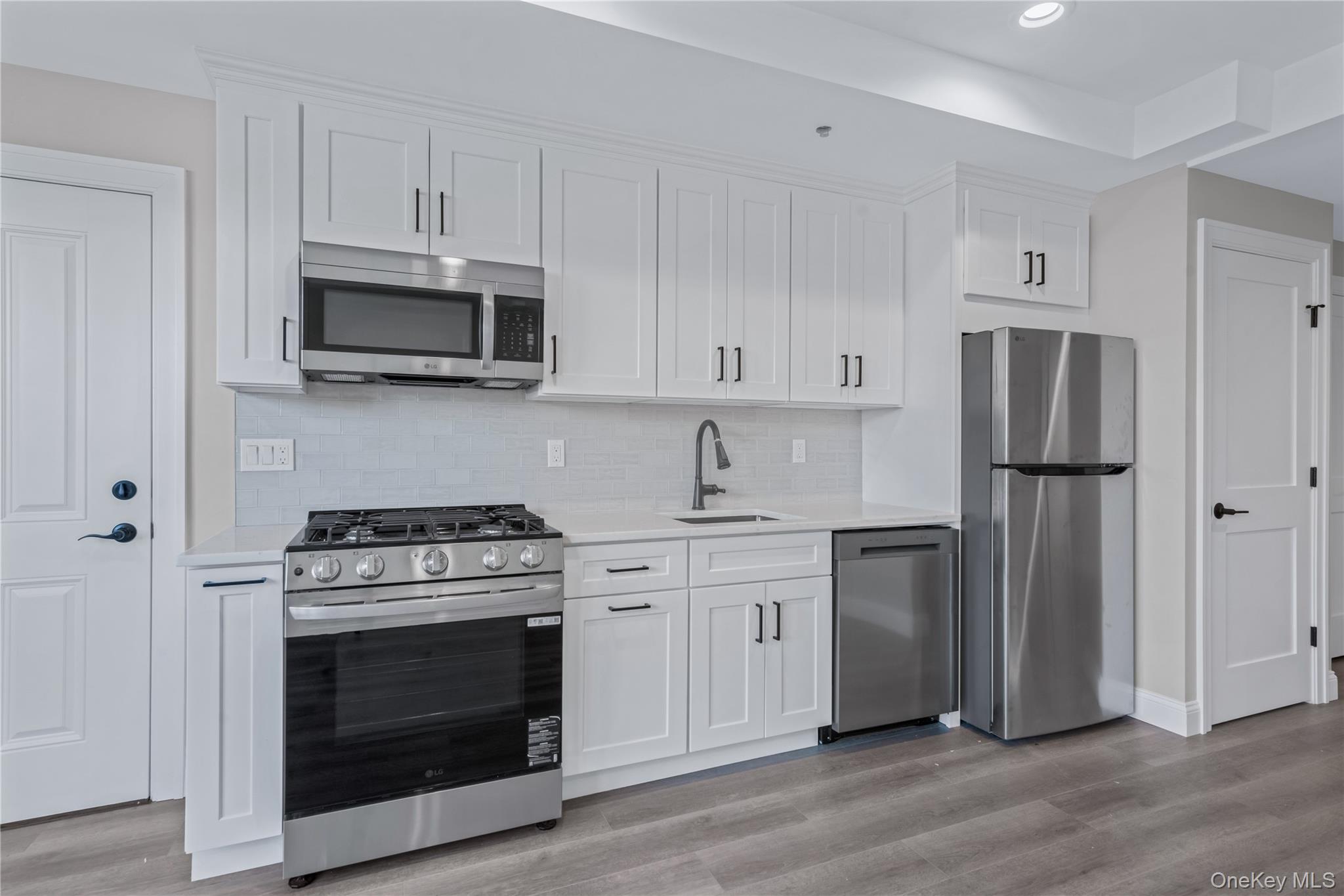 #2 photo, 110 School Street, नासाउ काउंटी Glen Cove , NY 11542