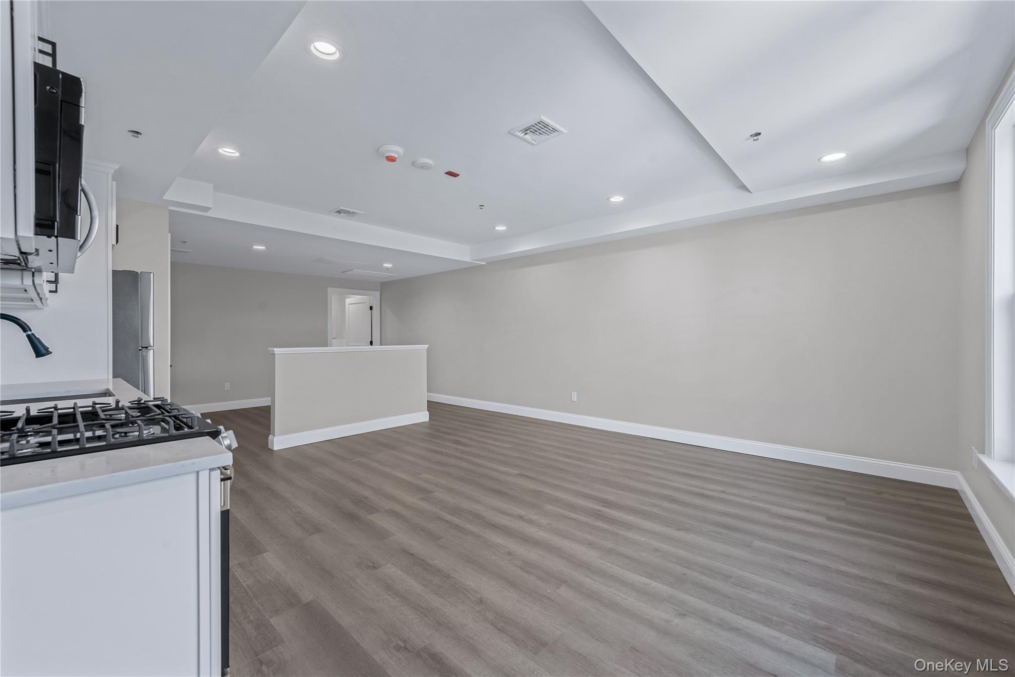 #6 photo, 110 School Street, नासाउ काउंटी Glen Cove , NY 11542