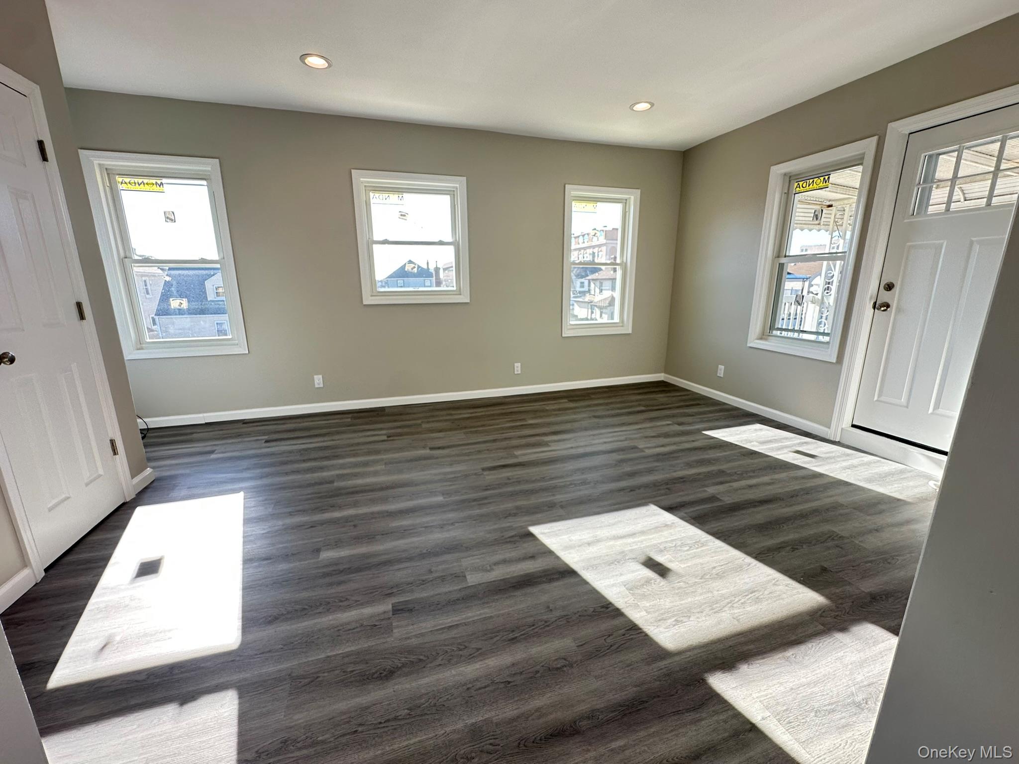 #5 photo, 149 W Market Street, नासाउ काउंटी Long Beach , NY 11561