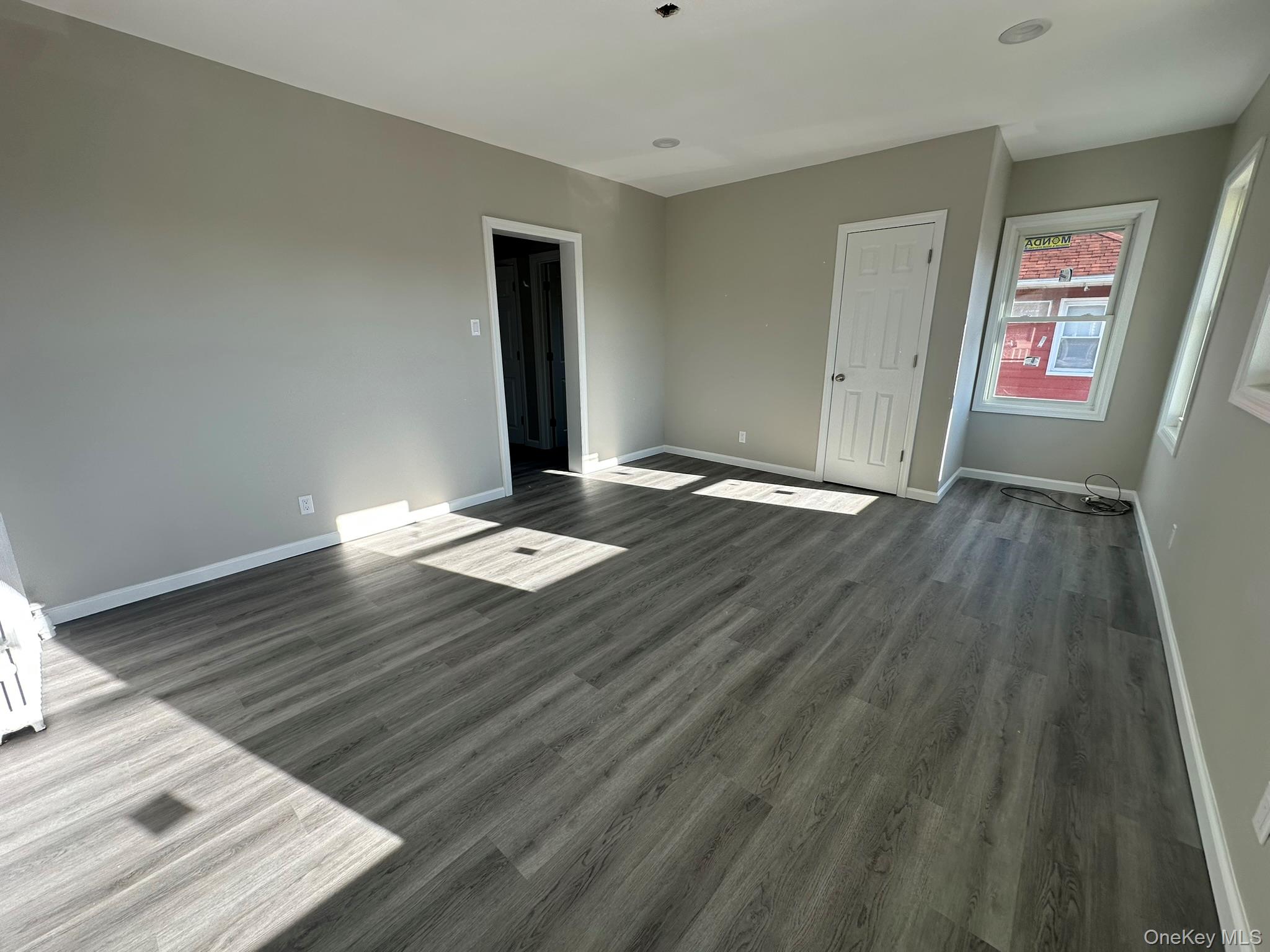 #6 photo, 149 W Market Street, नासाउ काउंटी Long Beach , NY 11561