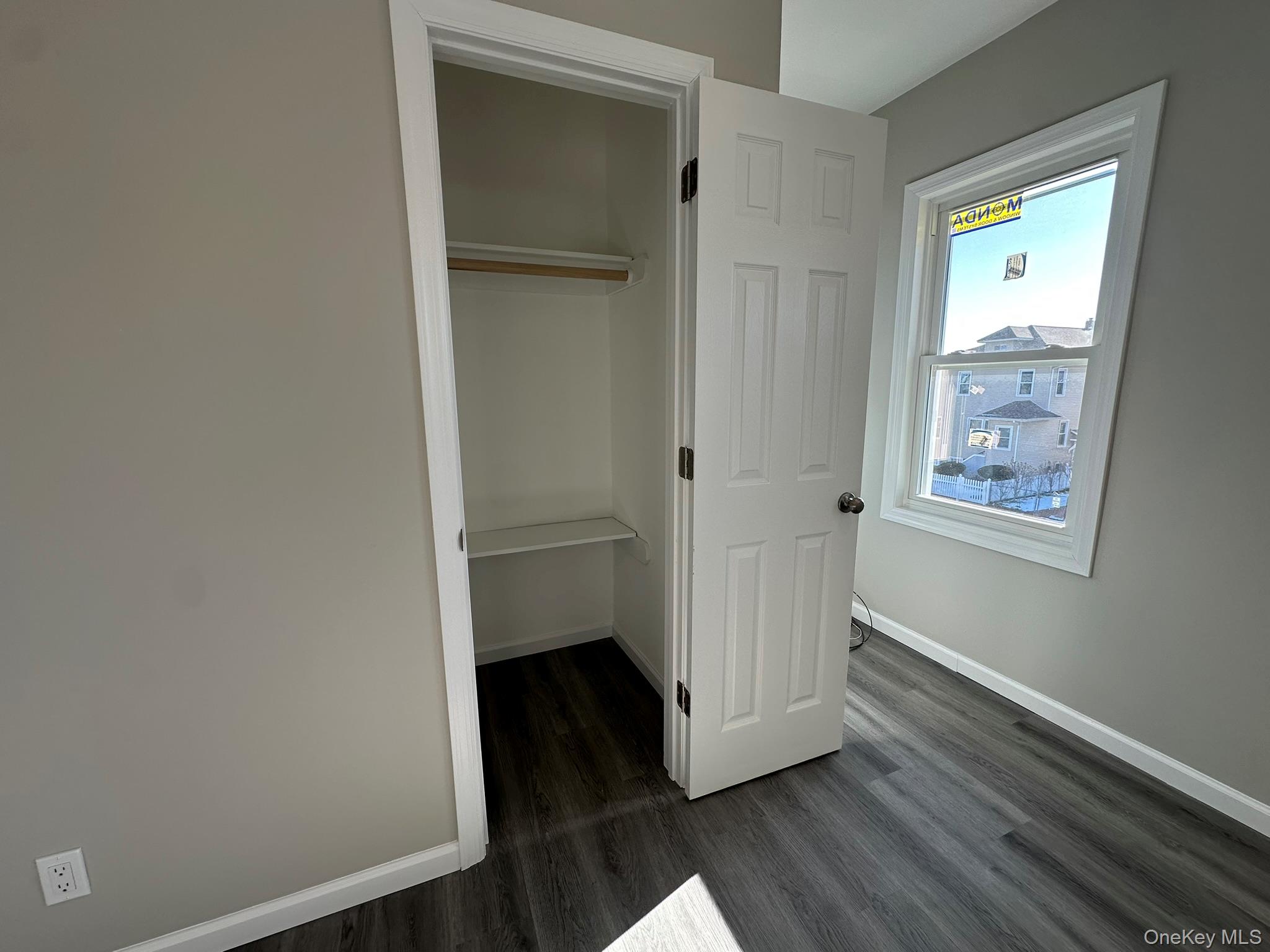 #9 photo, 149 W Market Street, नासाउ काउंटी Long Beach , NY 11561