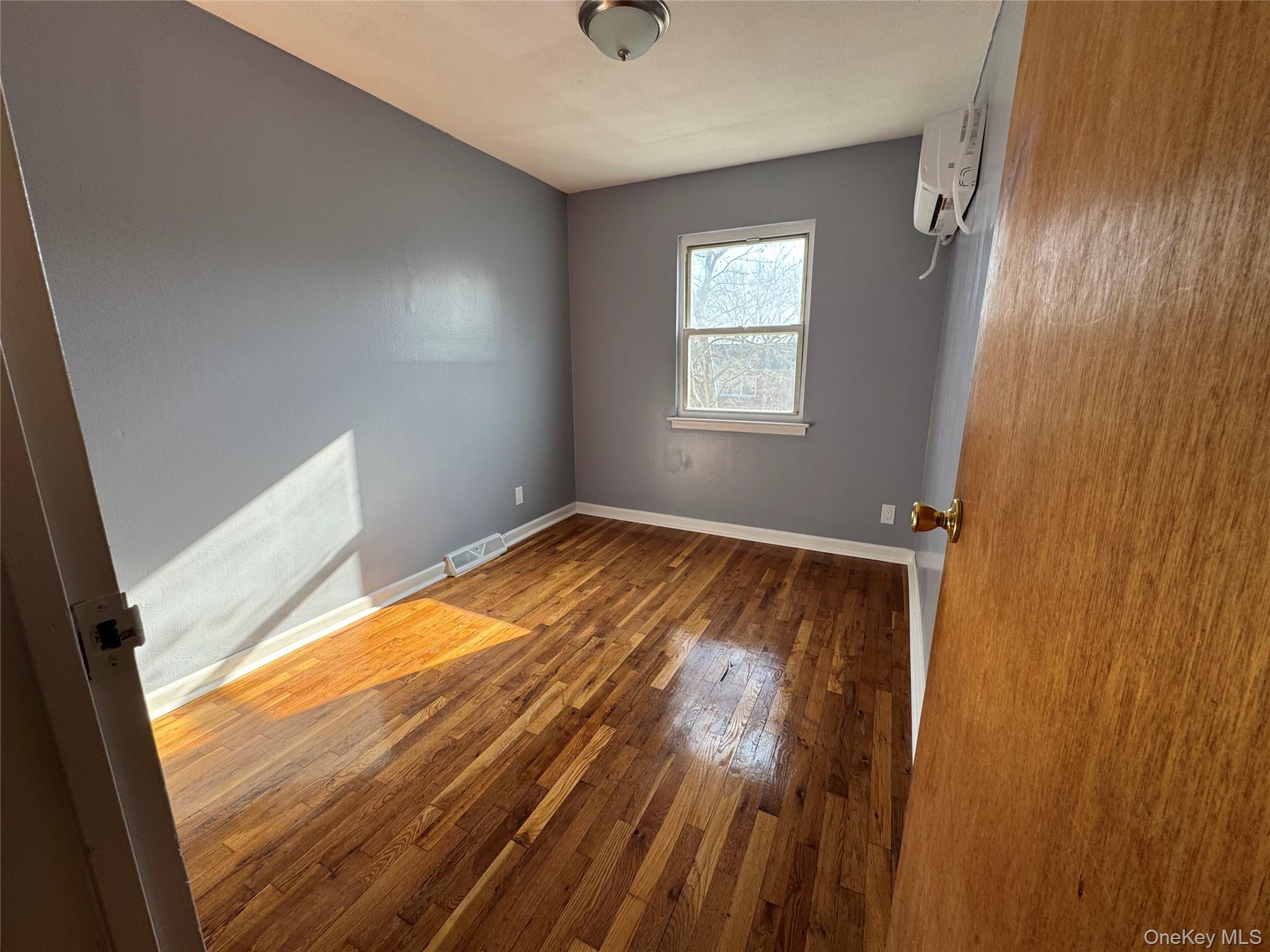 #9 photo, 74-09 85th Road, 皇后區 木港 Woodhaven , NY 11421