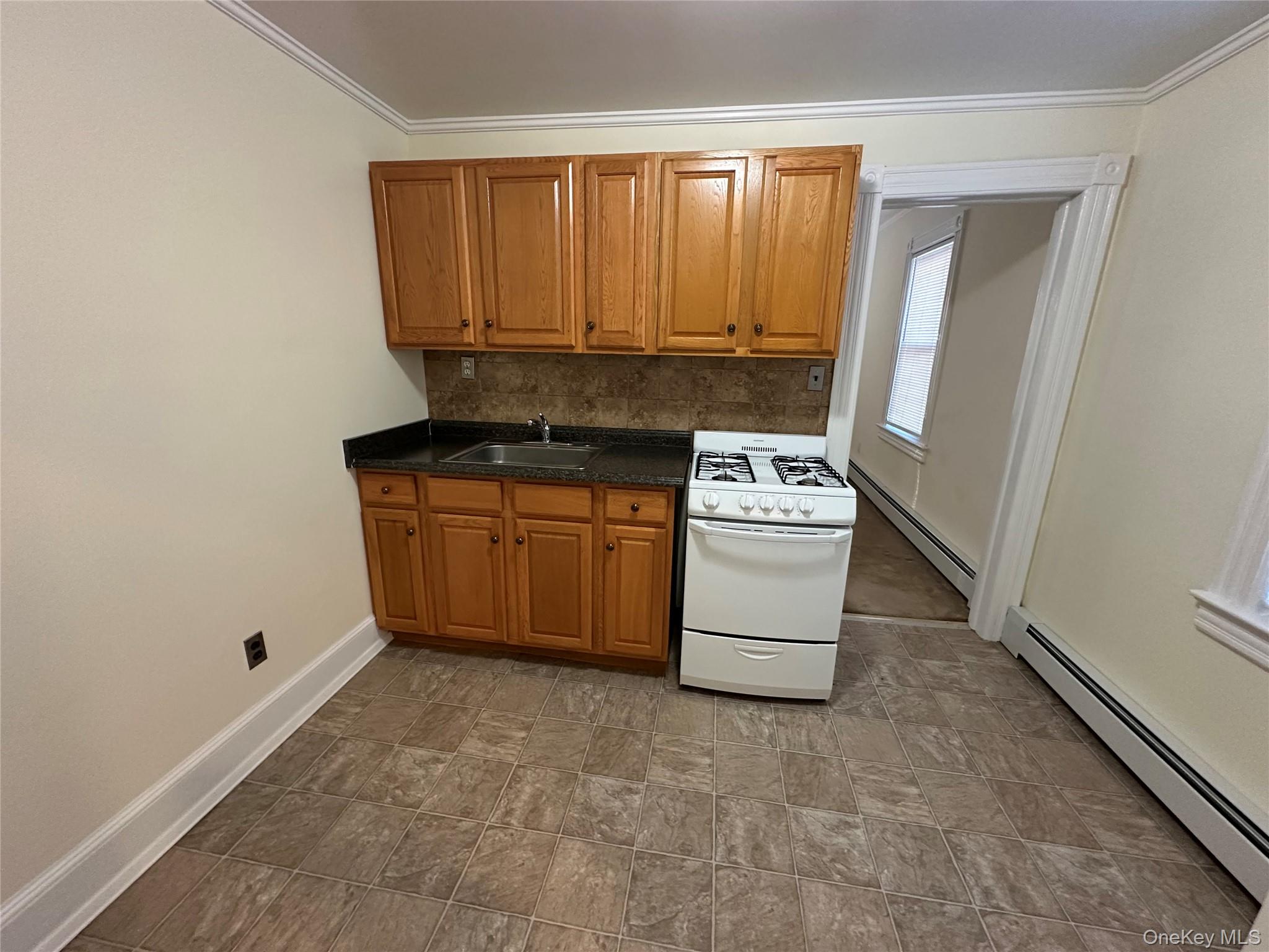 #4 photo, 18 W Maple Avenue, 뉴욕주 Suffern , NY 10901