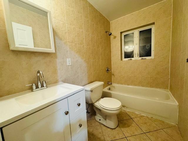 #13 photo, 86-66 Midland Parkway, 뉴욕퀸즈 Jamaica Estates , NY 11432