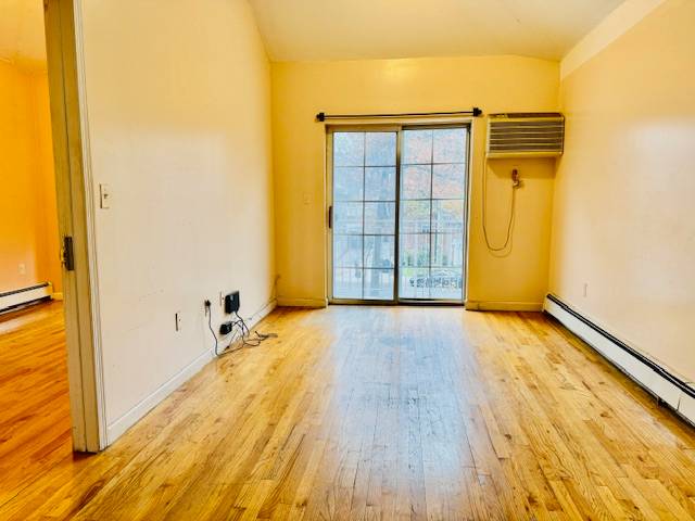 #22 photo, 86-66 Midland Parkway, 뉴욕퀸즈 Jamaica Estates , NY 11432