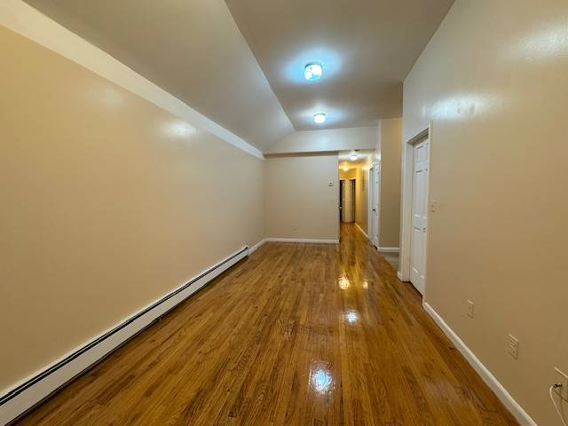 #7 photo, 86-66 Midland Parkway, 뉴욕퀸즈 Jamaica Estates , NY 11432