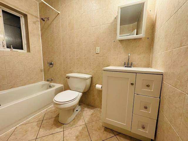 #9 photo, 86-66 Midland Parkway, 뉴욕퀸즈 Jamaica Estates , NY 11432