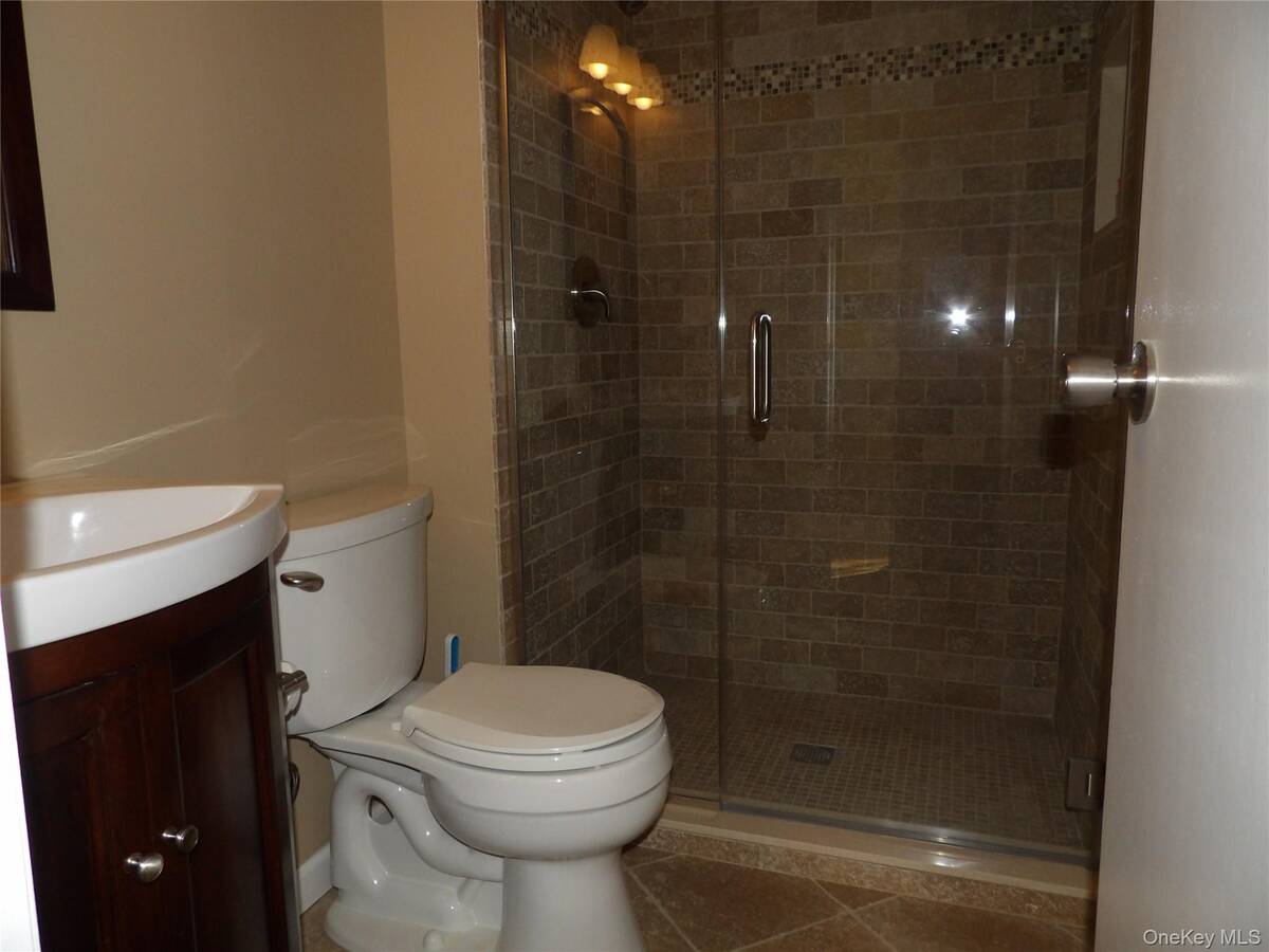 #10 photo, 26 Greenmeadow Drive, Babylon , NY 11702