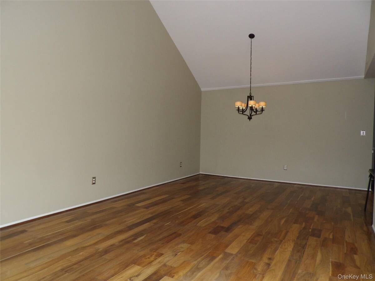 #4 photo, 26 Greenmeadow Drive, Babylon , NY 11702