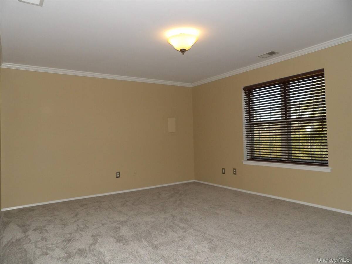 #7 photo, 26 Greenmeadow Drive, Babylon , NY 11702