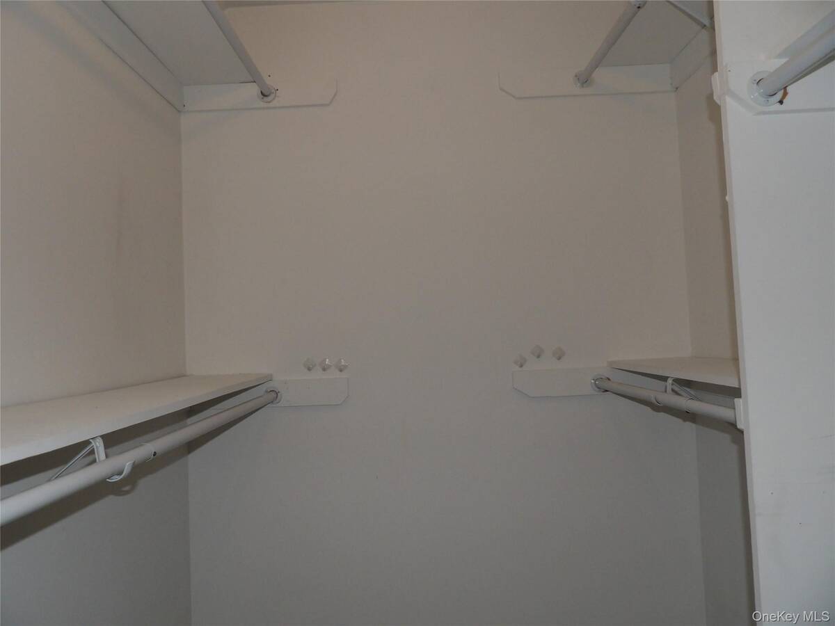 #9 photo, 26 Greenmeadow Drive, Babylon , NY 11702