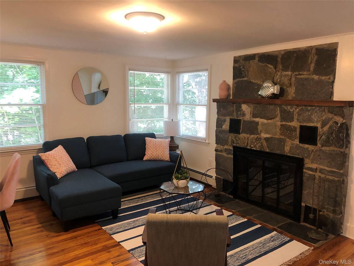 #2 photo, 69 Hill Drive, 롱 아일랜드 Riverhead , NY 11901