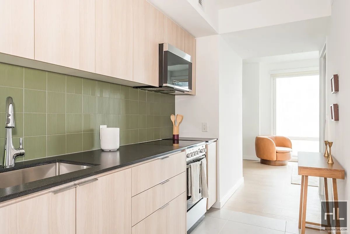 #2 photo, 975 Nostrand Avenue, ब्रुकलीन Crown Heights , NY 11225