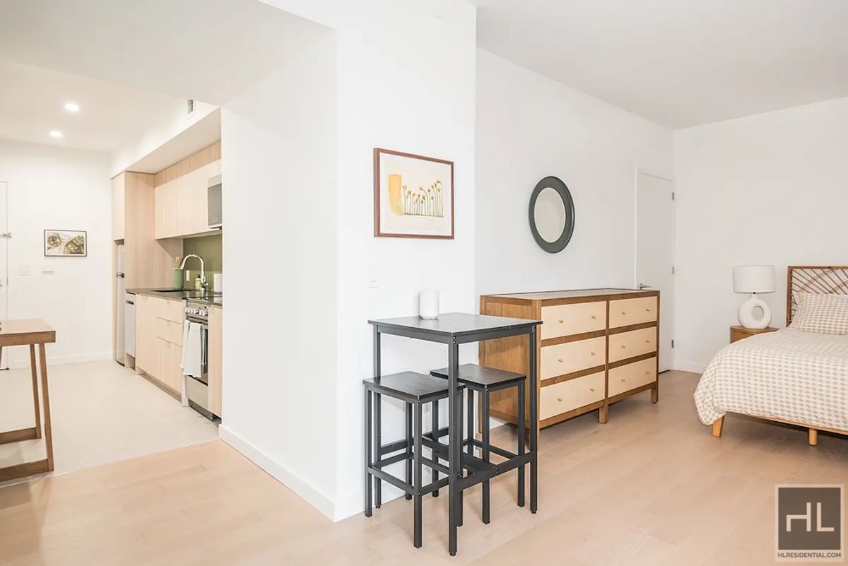 #3 photo, 975 Nostrand Avenue, ब्रुकलीन Crown Heights , NY 11225