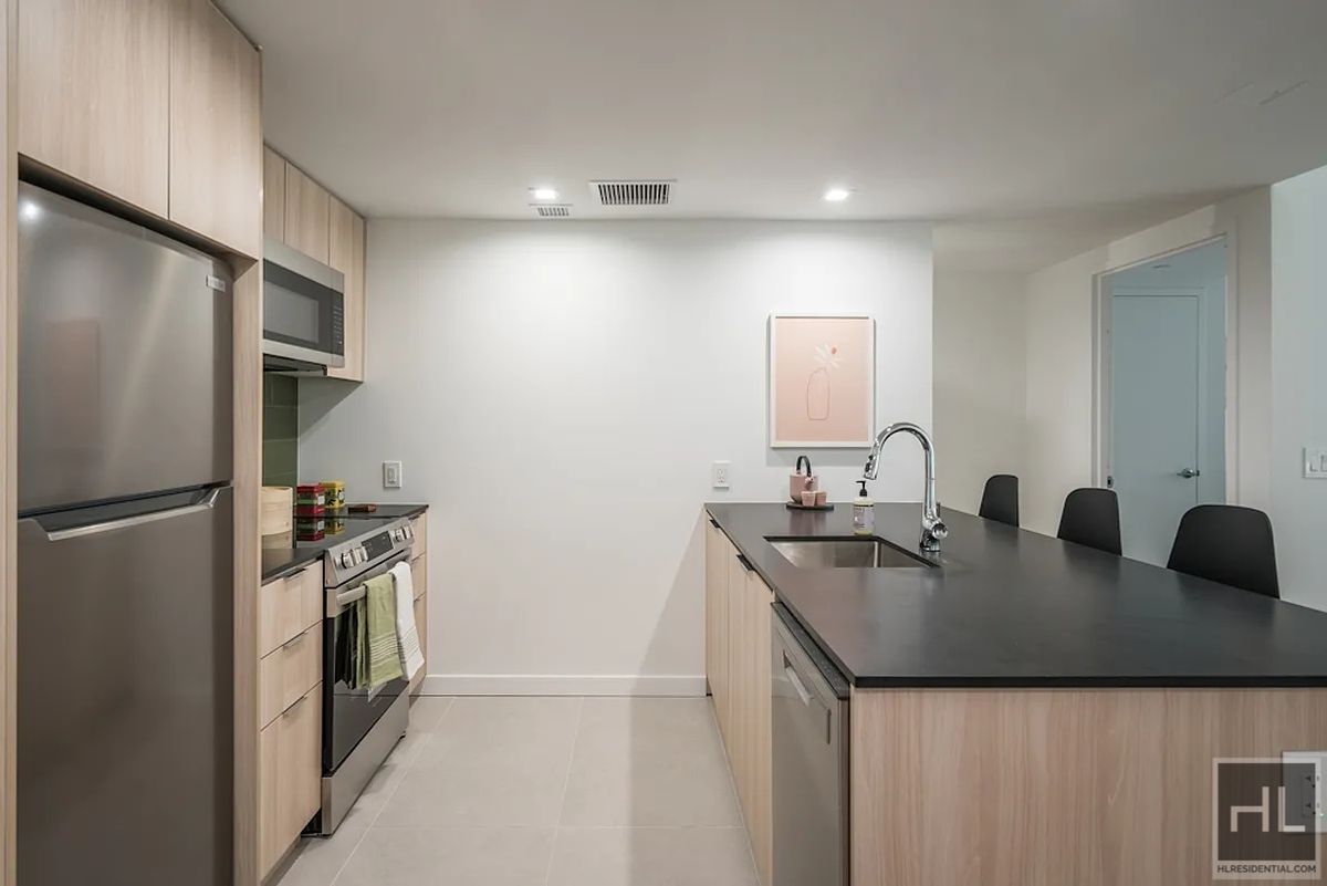 #2 photo, 975 Nostrand Avenue, ब्रुकलीन Crown Heights , NY 11225