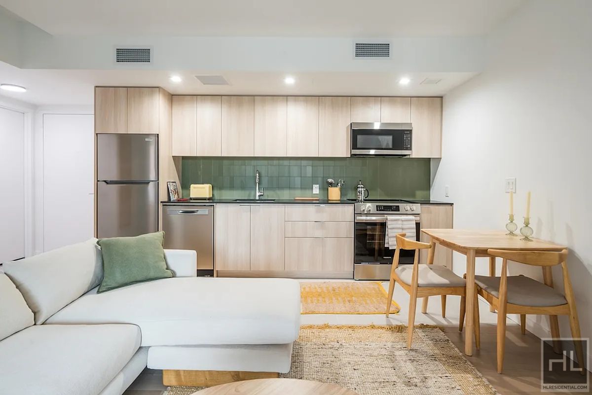 #1 photo, 975 Nostrand Avenue, ब्रुकलीन Crown Heights , NY 11225