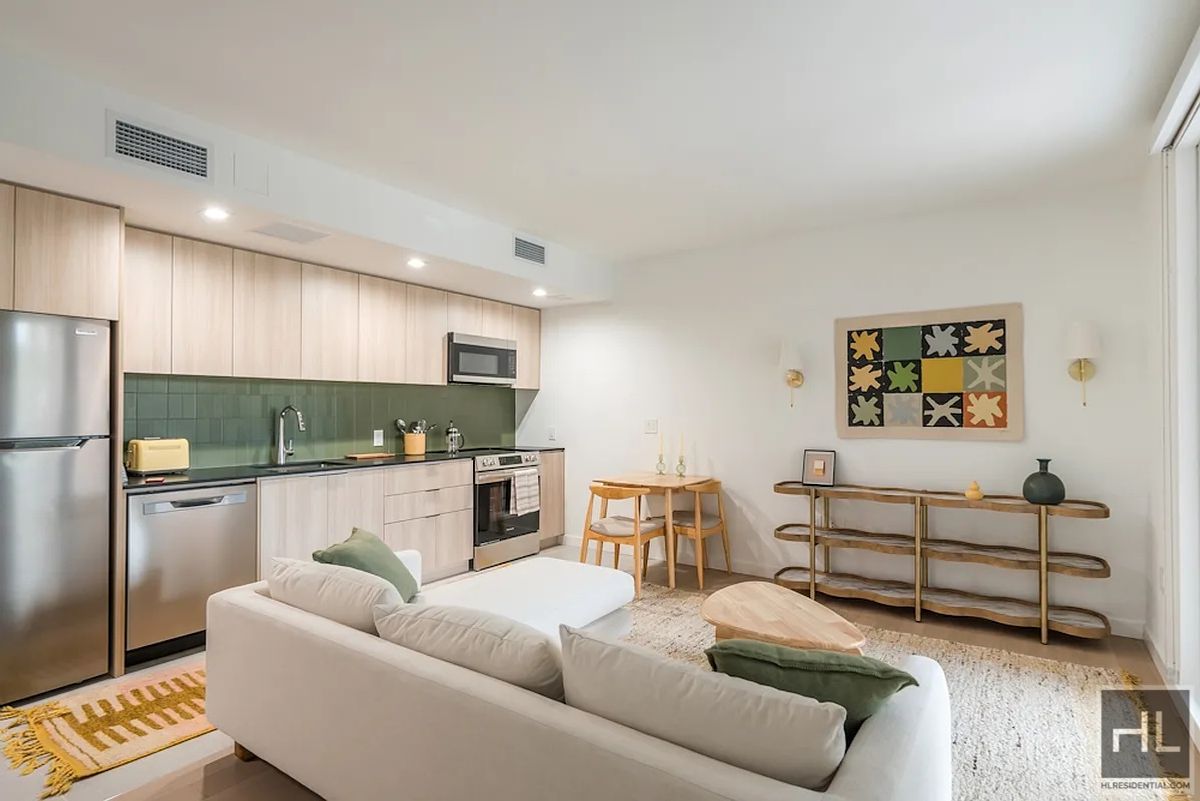 #2 photo, 975 Nostrand Avenue, ब्रुकलीन Crown Heights , NY 11225