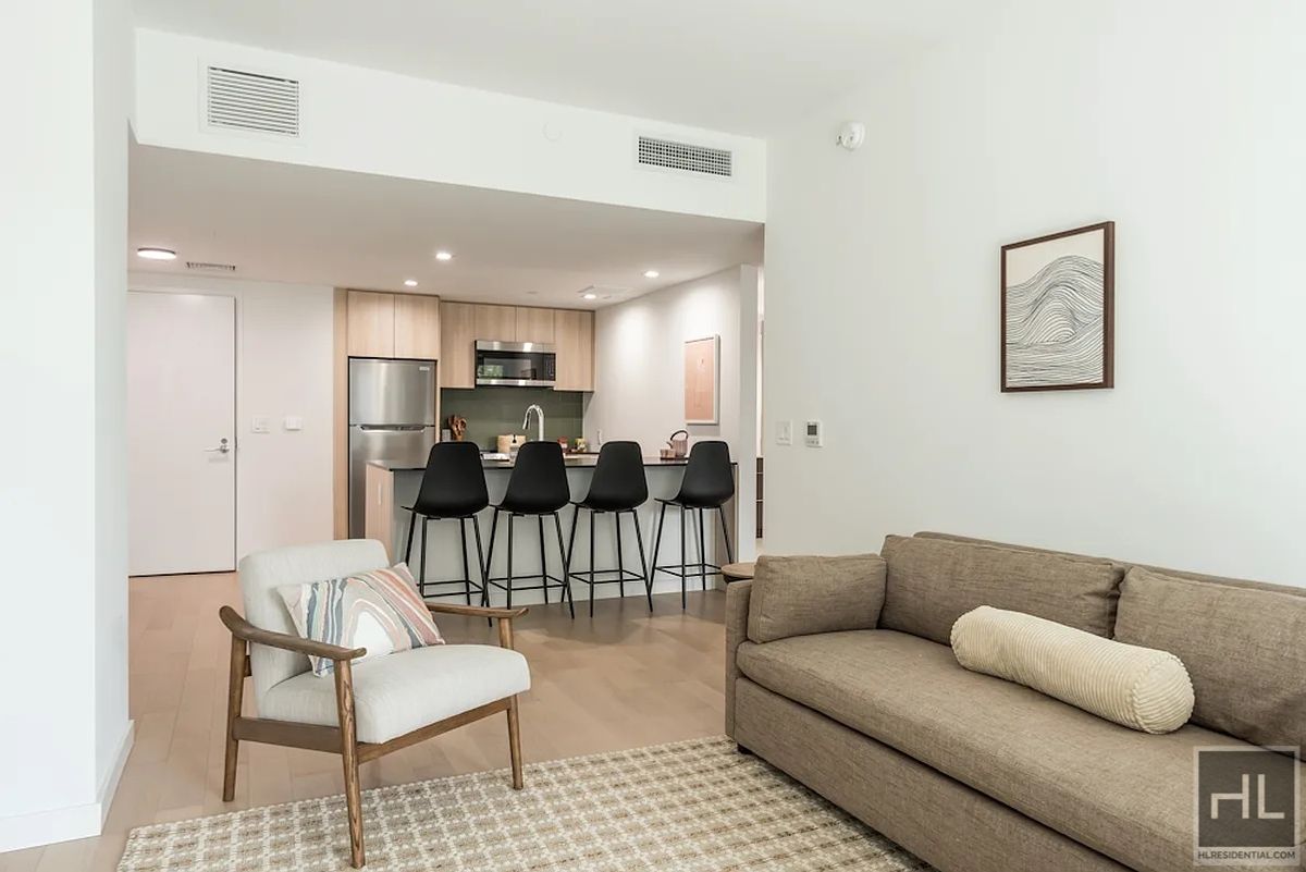 #2 photo, 975 Nostrand Avenue, ब्रुकलीन Crown Heights , NY 11225