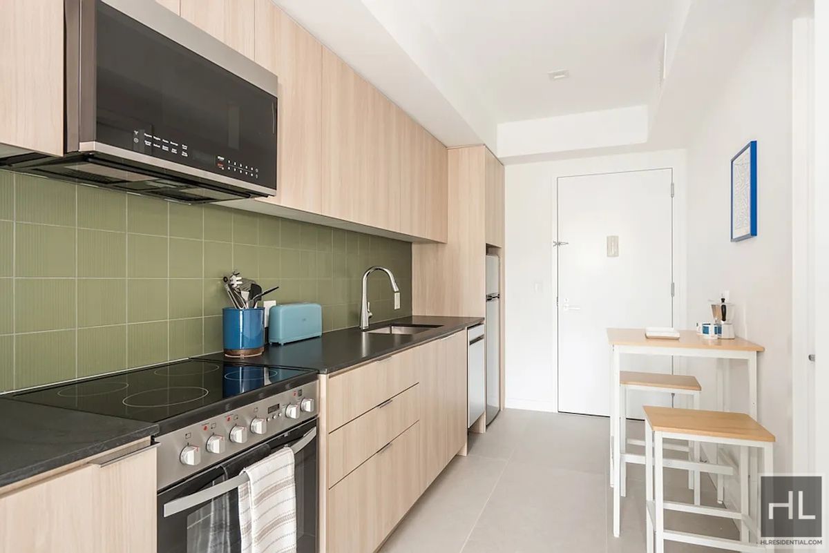 #1 photo, 975 Nostrand Avenue, ब्रुकलीन Crown Heights , NY 11225