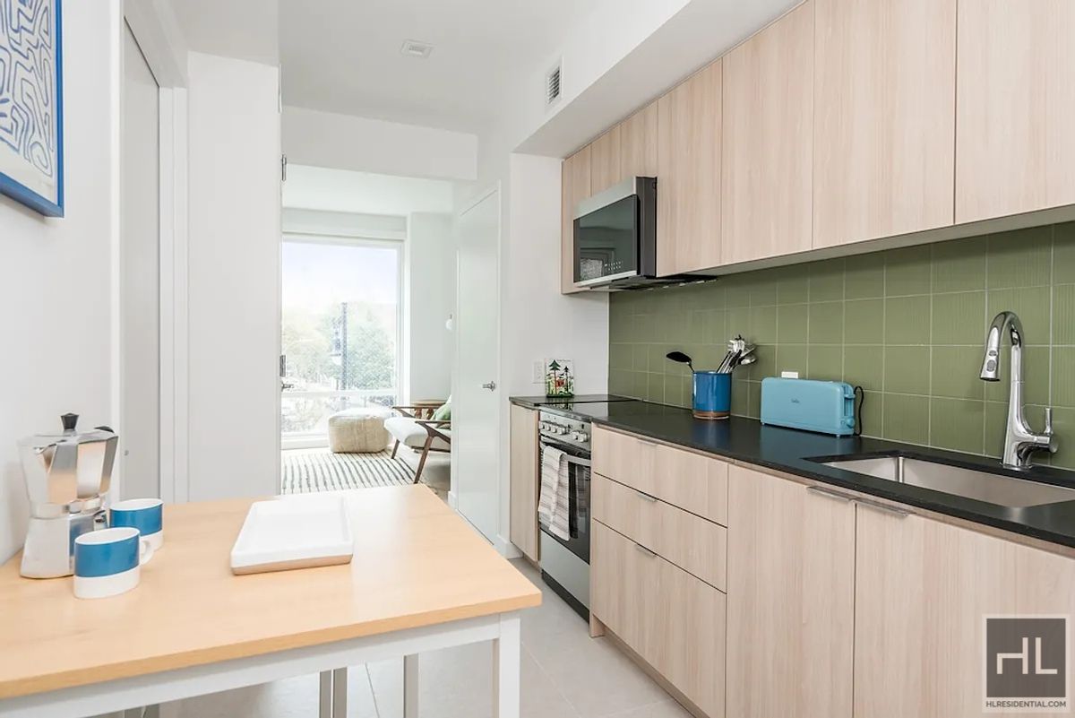 #2 photo, 975 Nostrand Avenue, ब्रुकलीन Crown Heights , NY 11225