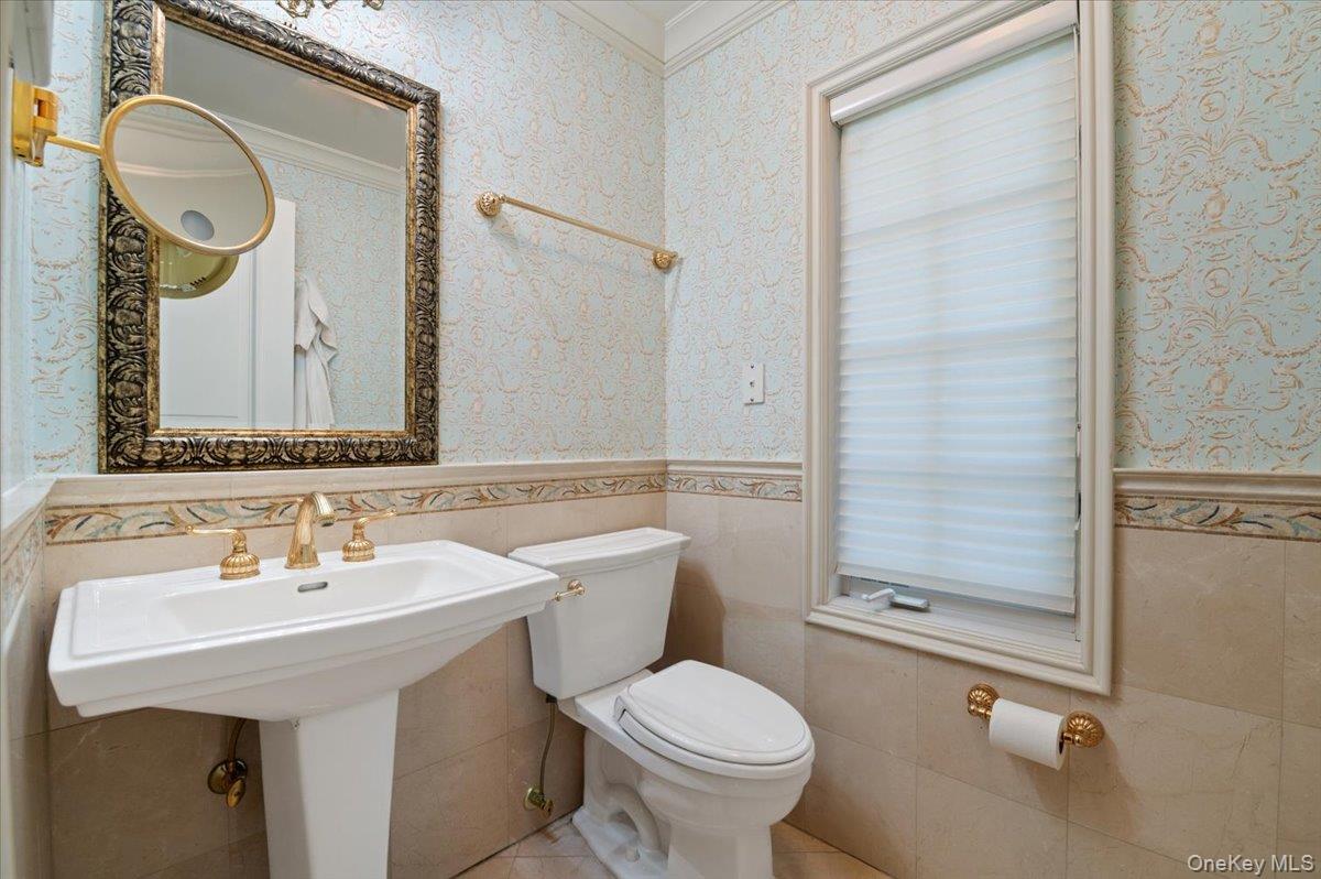 #18 photo, 24 Beechwood Drive, Lawrence , NY 11559