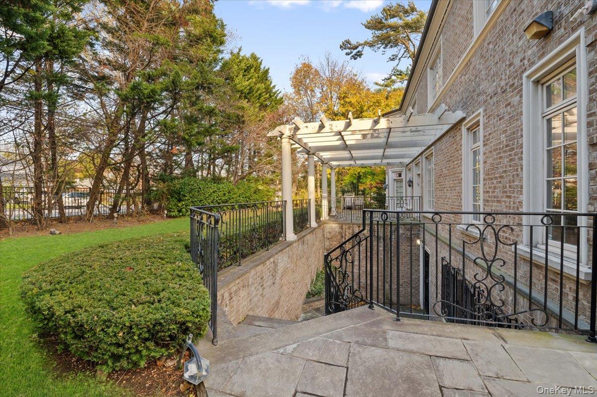 #6 photo, 24 Beechwood Drive, Lawrence , NY 11559