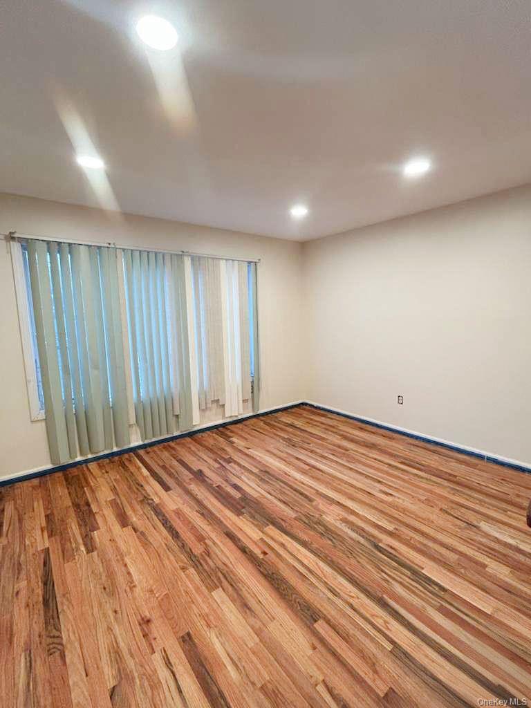 #3 photo, 20 Courtney Place, 纽约州 Yonkers , NY 10704