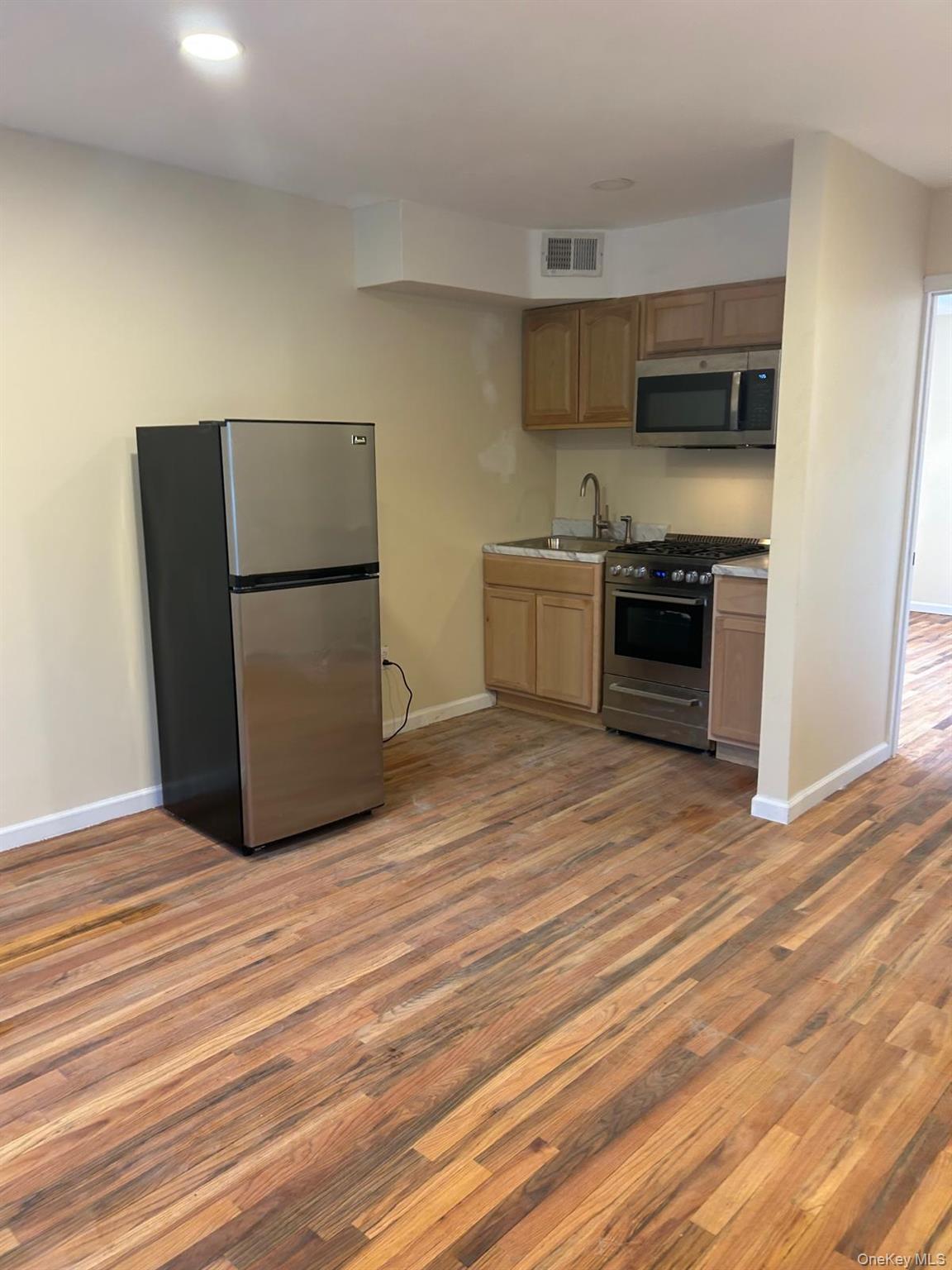 #7 photo, 20 Courtney Place, Yonkers , NY 10704