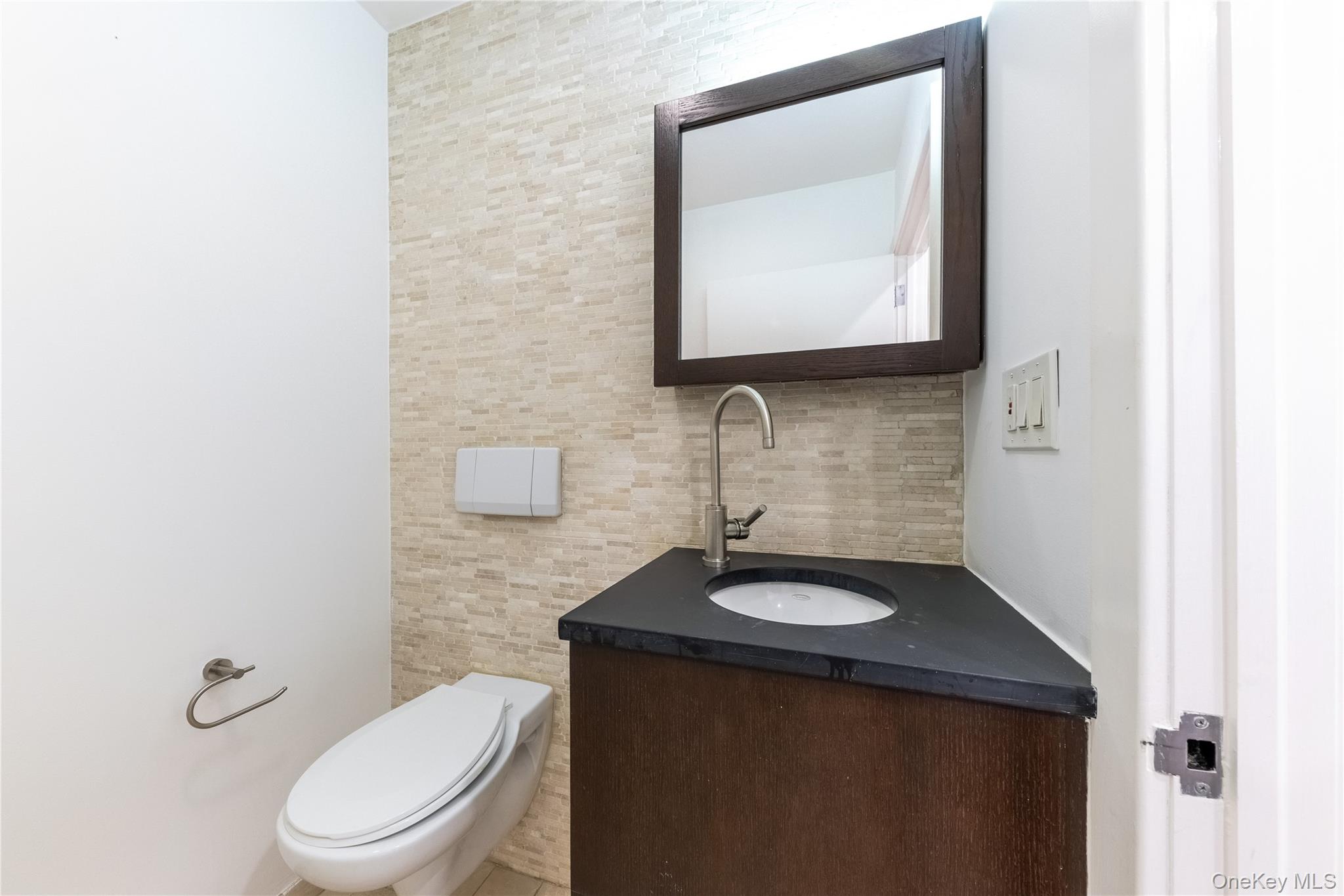 #18 photo, 116 W 22nd Street, New York (Manhattan) , NY 10011