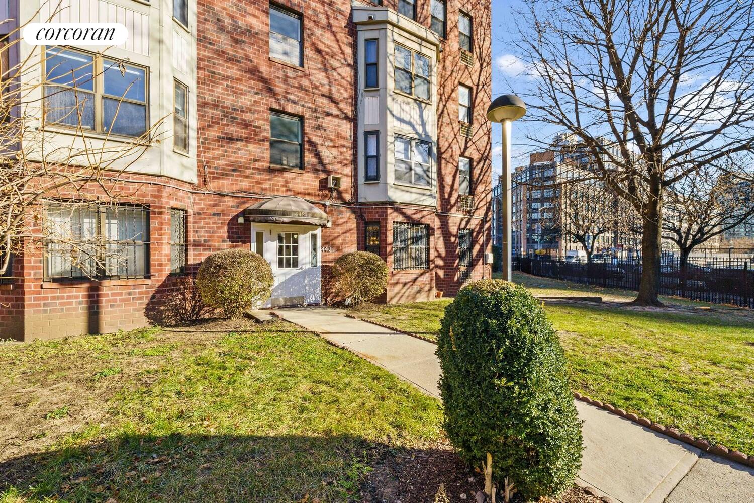 #17 photo, Brooklyn, 브루클린 Fort Greene , NY 11238