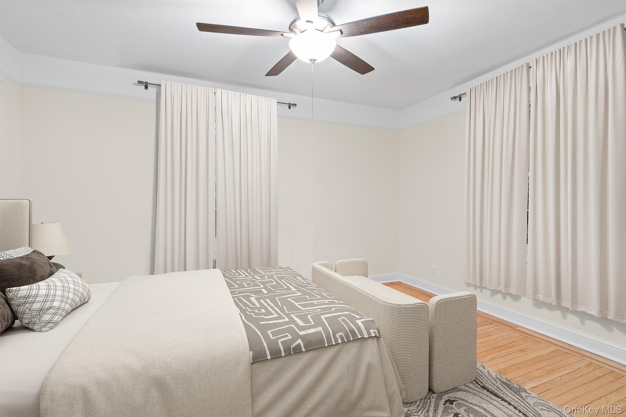 #4 photo, 11007 73rd Road, कुईंस Forest Hills , NY 11375