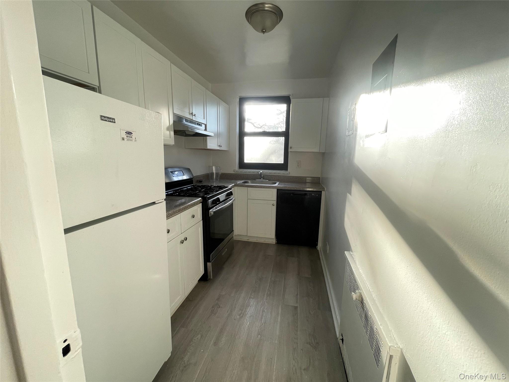 #7 photo, 141 E Hartsdale Avenue, Hartsdale , NY 10530