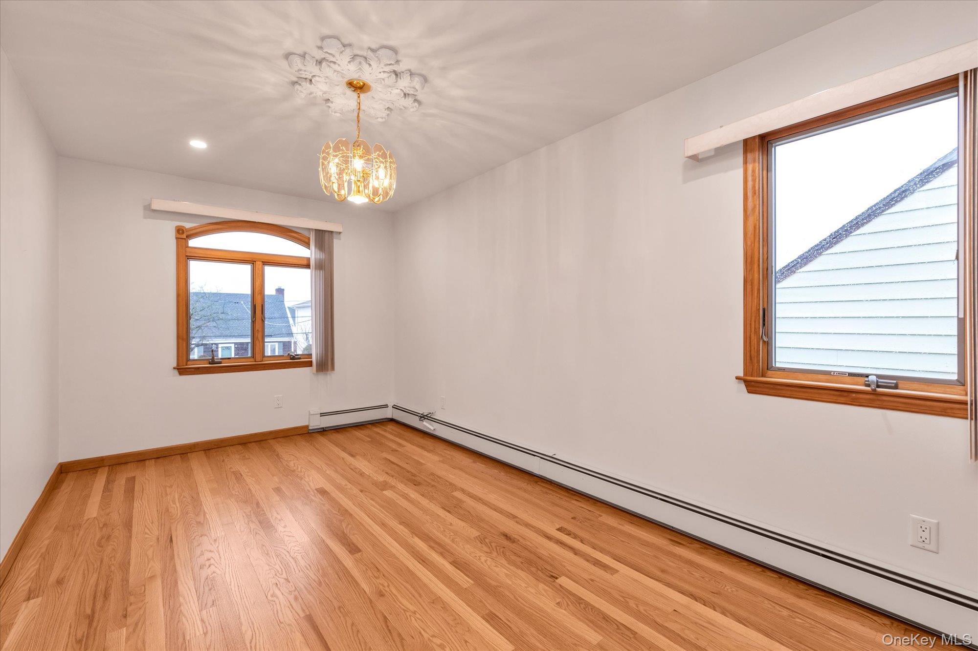 #11 photo, 203 Pershing Parkway, 長島 Mineola , NY 11501