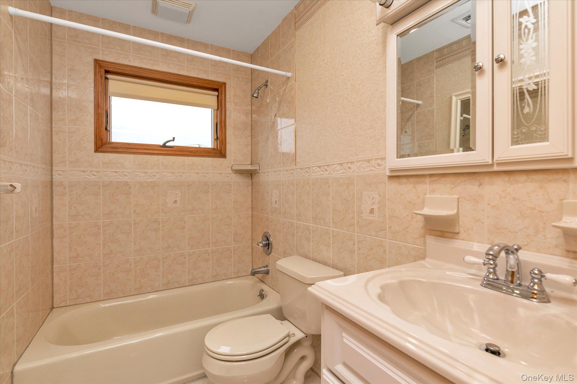 #12 photo, 203 Pershing Parkway, 長島 Mineola , NY 11501