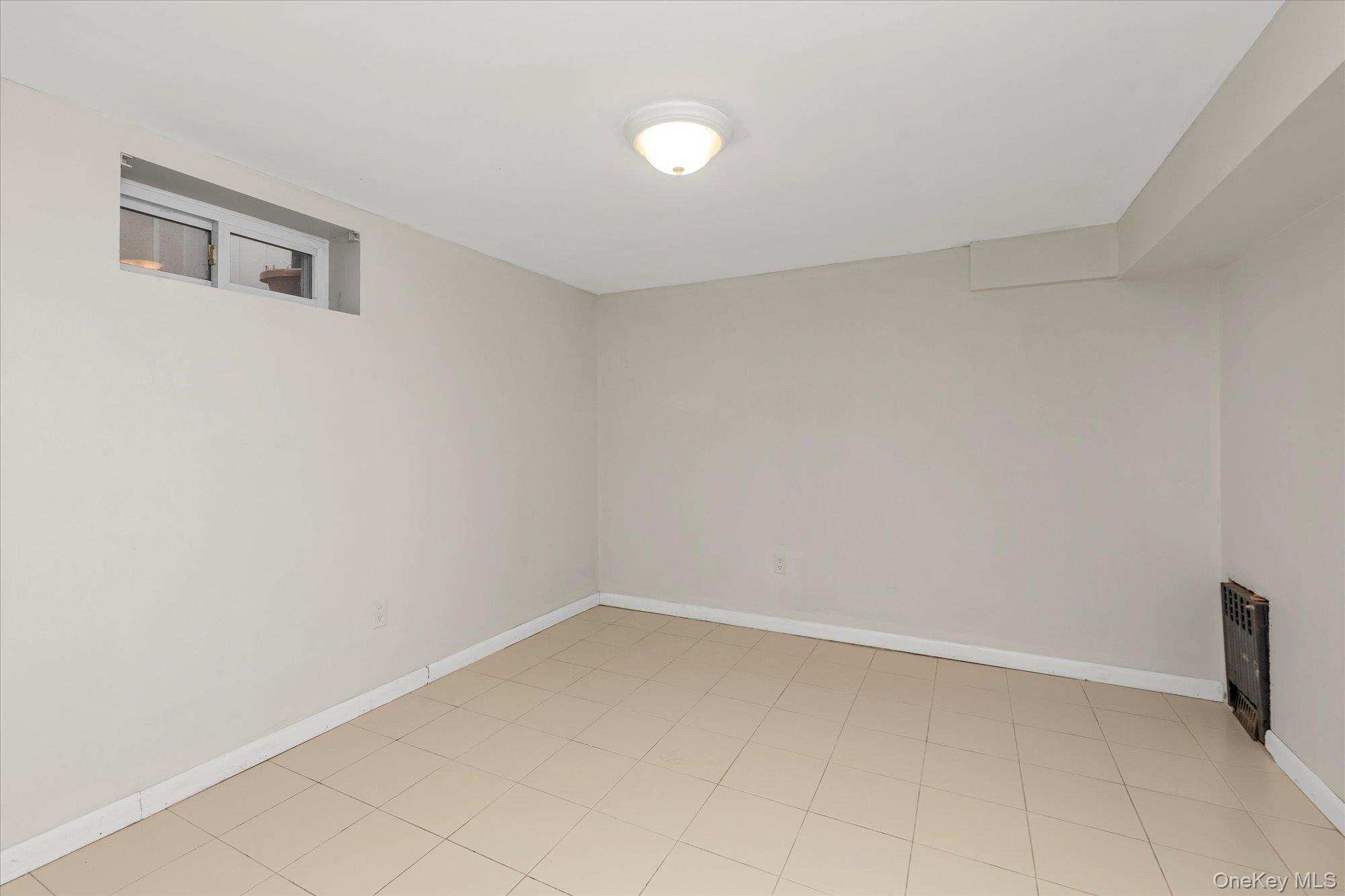 #14 photo, 203 Pershing Parkway, 長島 Mineola , NY 11501