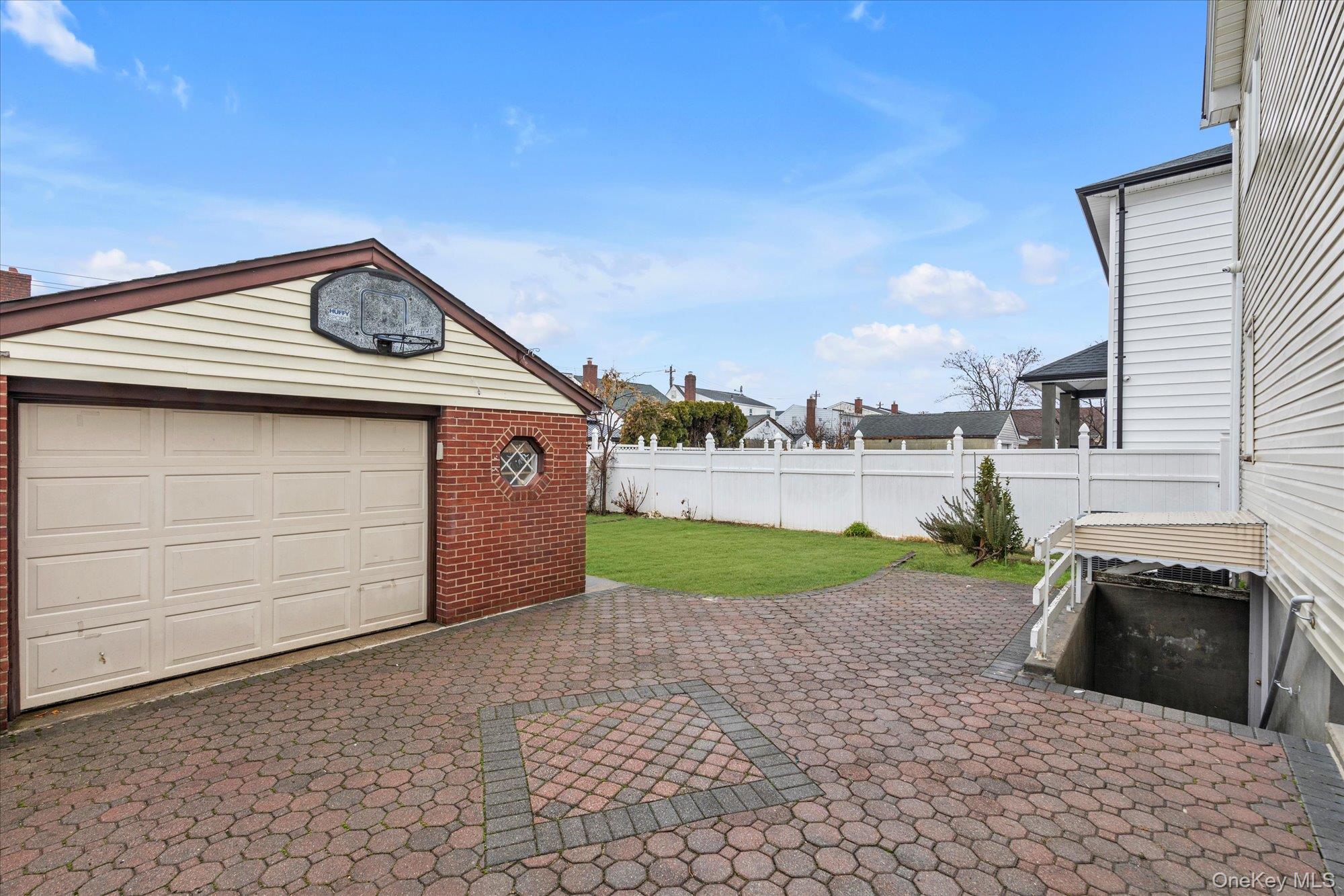 #15 photo, 203 Pershing Parkway, 長島 Mineola , NY 11501