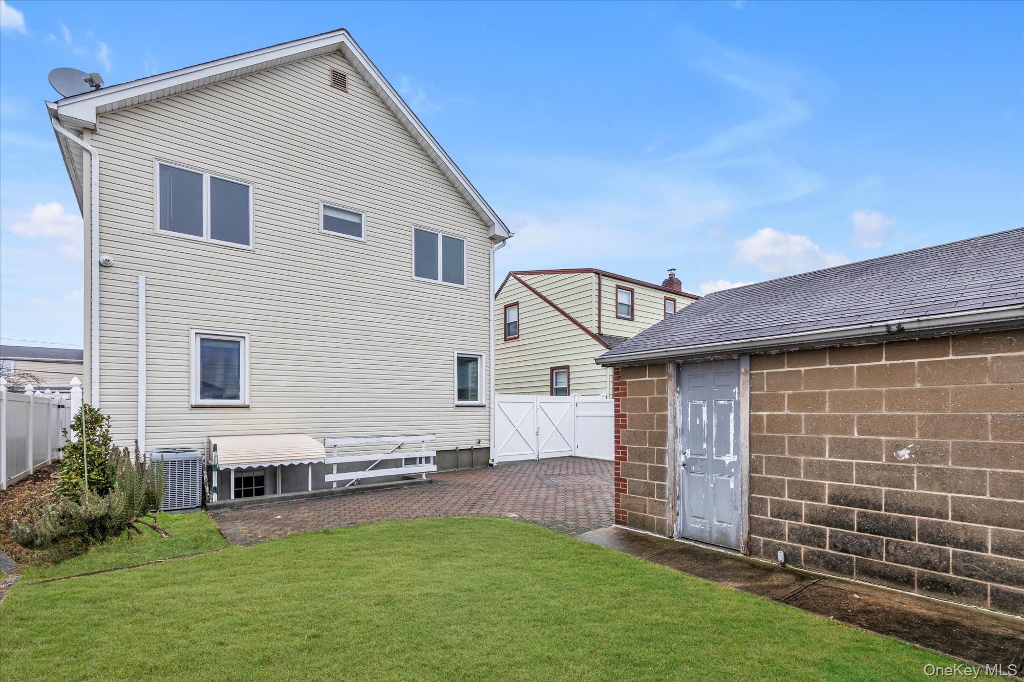 #16 photo, 203 Pershing Parkway, 長島 Mineola , NY 11501