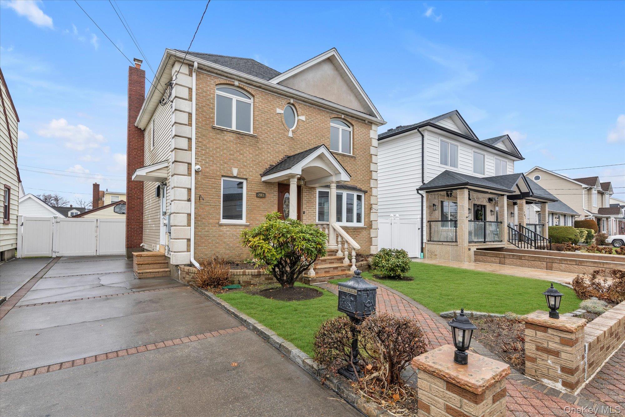 #2 photo, 203 Pershing Parkway, 長島 Mineola , NY 11501