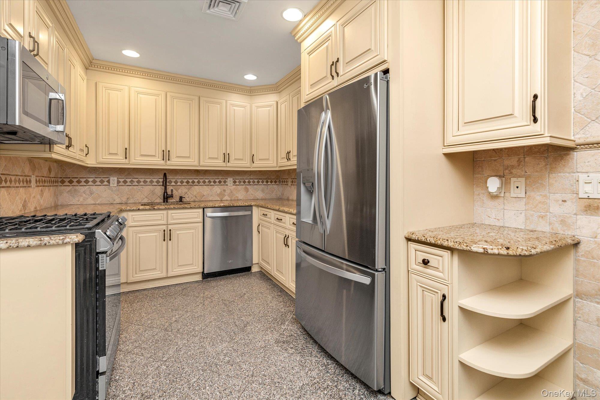 #4 photo, 203 Pershing Parkway, 長島 Mineola , NY 11501