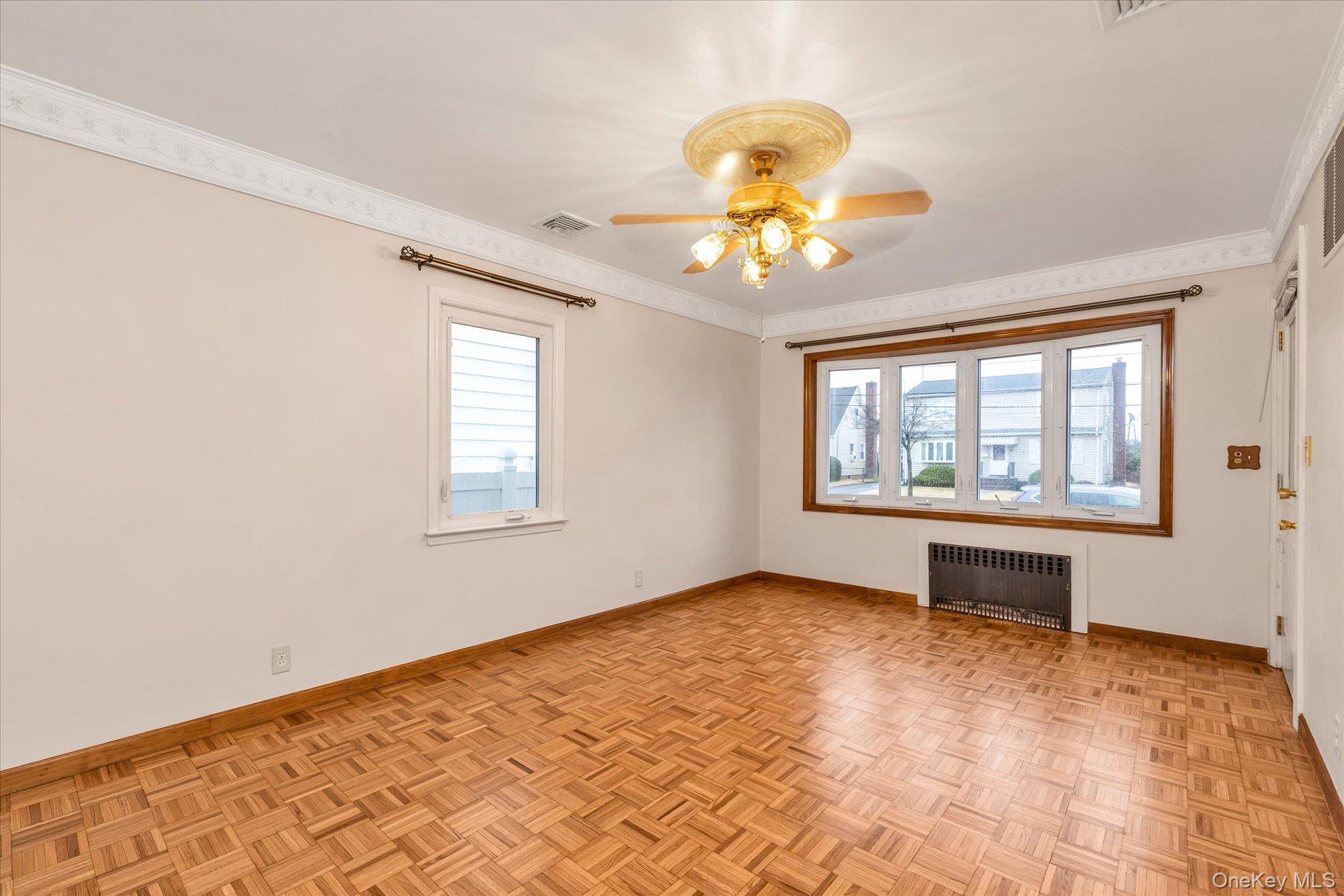 #5 photo, 203 Pershing Parkway, 長島 Mineola , NY 11501