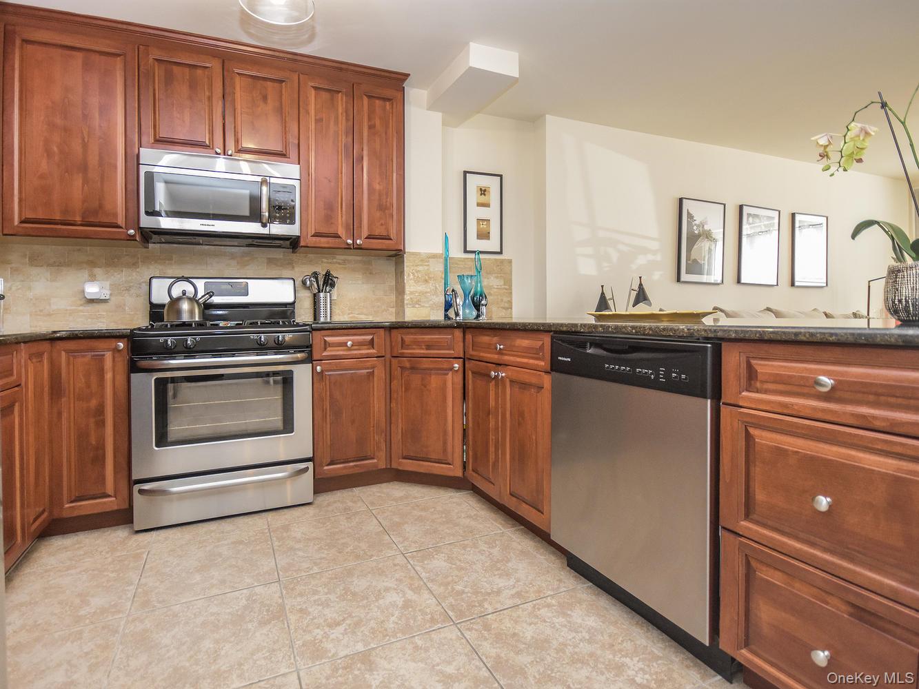 #3 photo, 200 Carney Street, מחוז נסאו Glen Cove , NY 11542