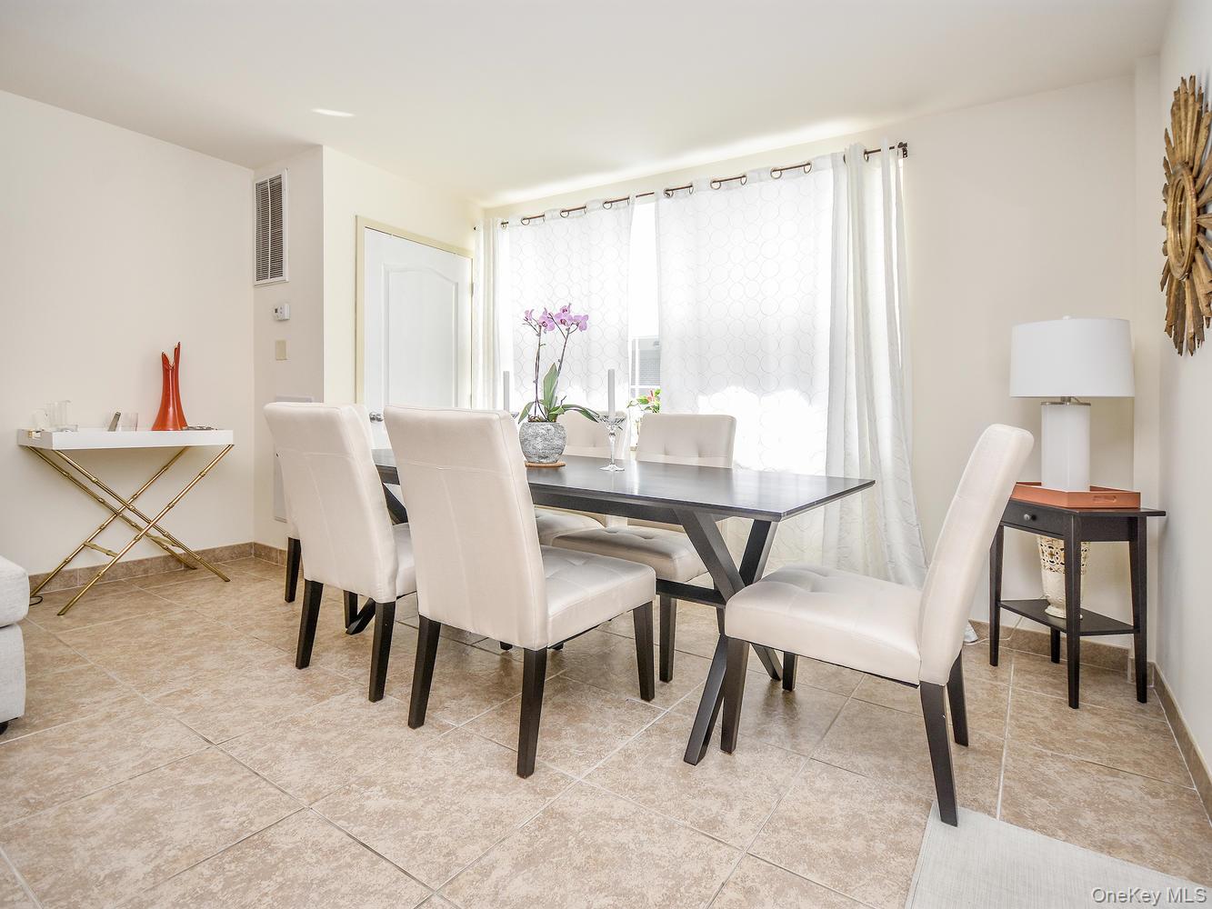 #8 photo, 200 Carney Street, מחוז נסאו Glen Cove , NY 11542