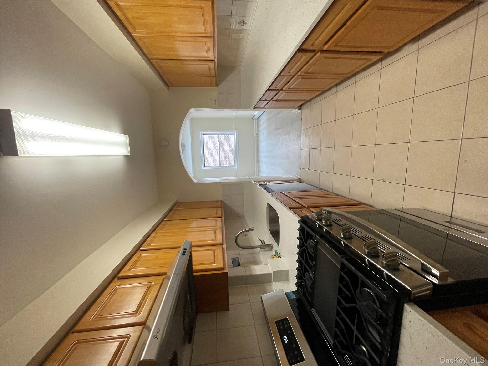 #11 photo, 95-12 67 Av, كوينز Rego Park , NY 11374