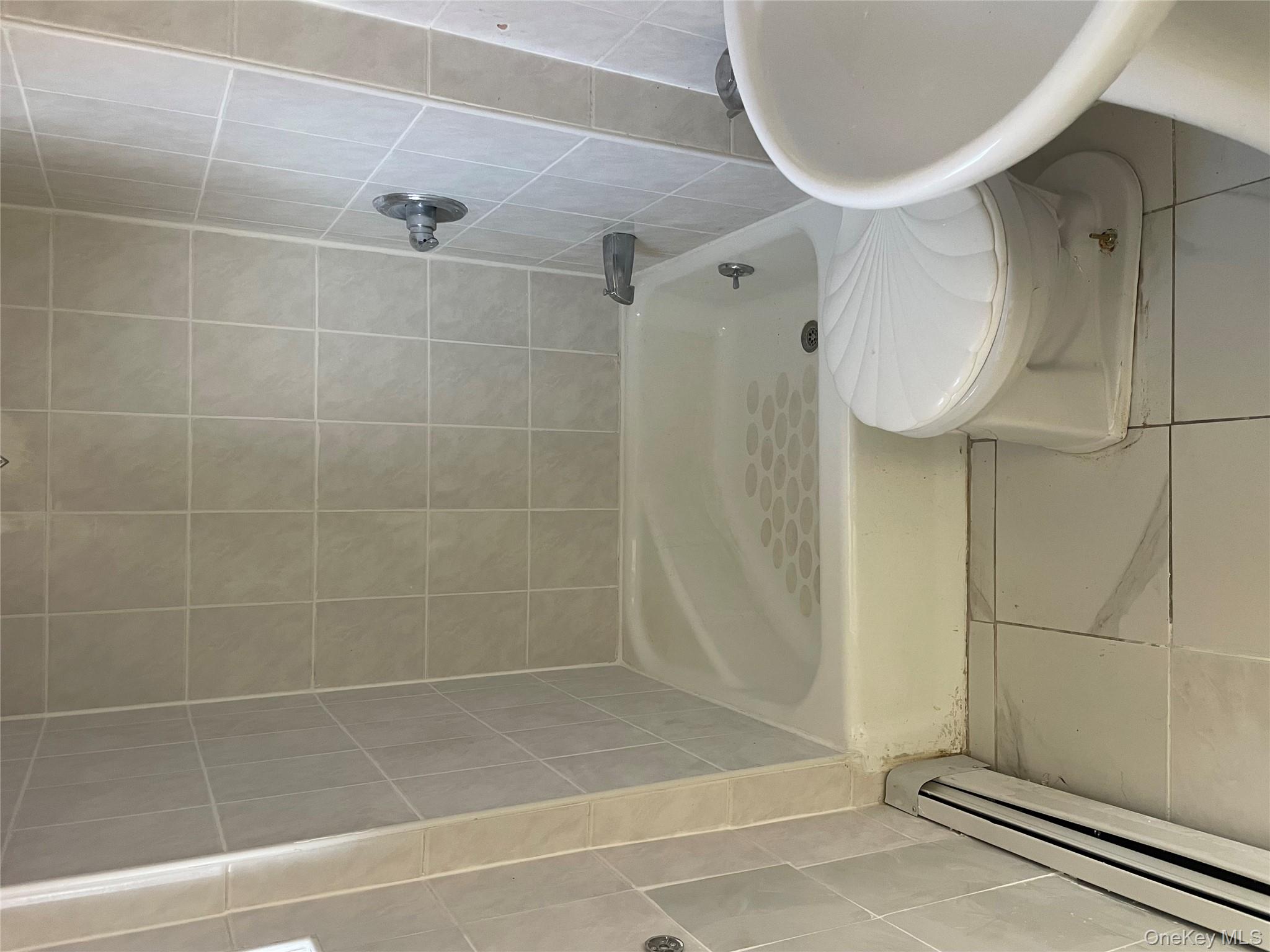 #7 photo, 95-12 67 Av, קווינס Rego Park , NY 11374