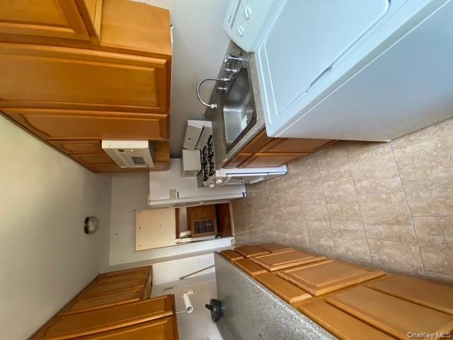 #5 photo, 385 Grand Street, New York (Manhattan) , NY 10002