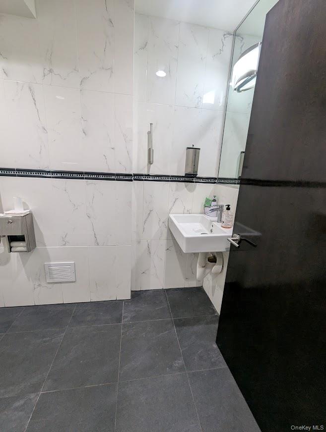 #16 photo, 58-34 Main Street, Flushing , NY 11355