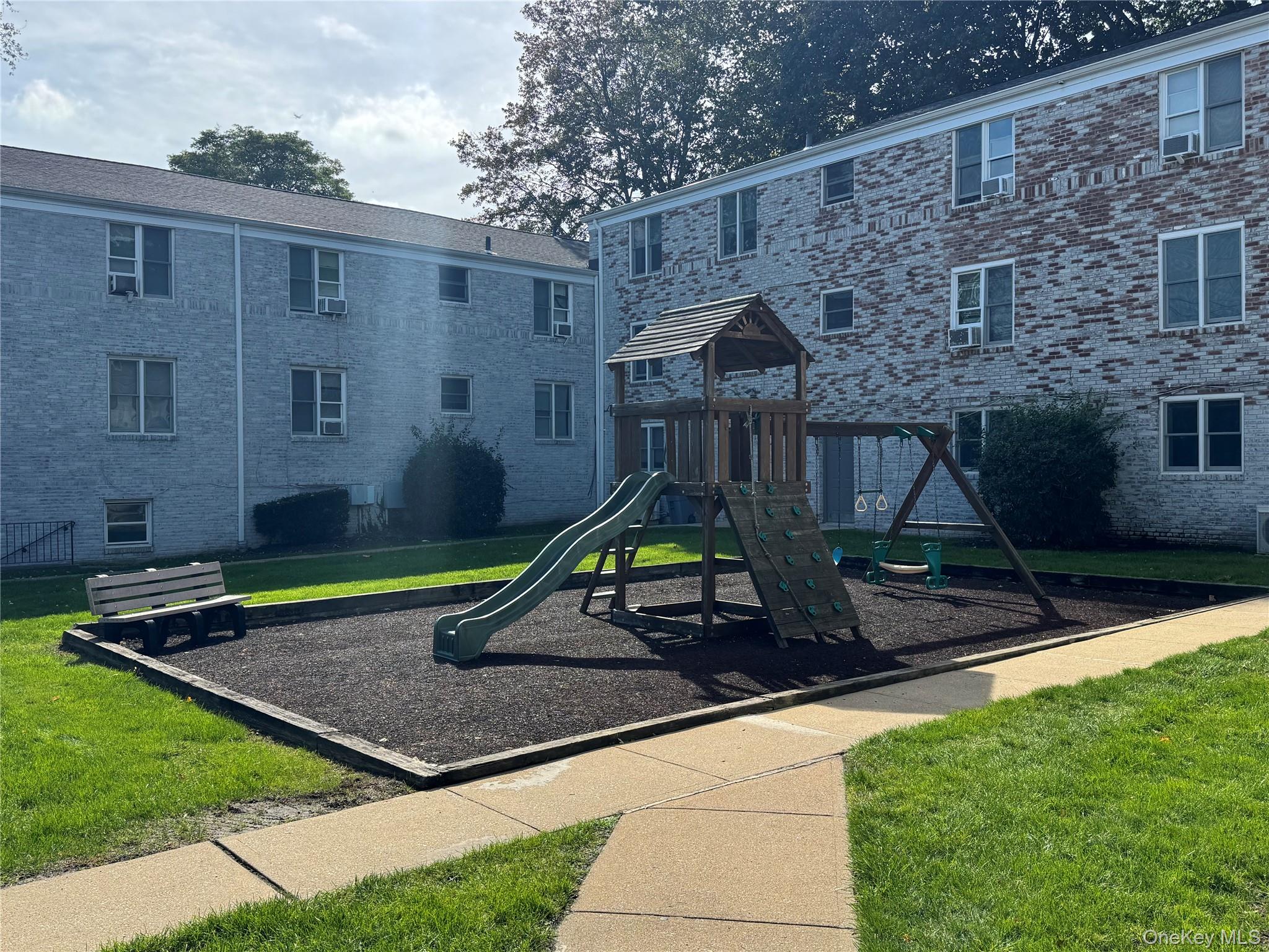 #17 photo, 70L Glen Avenue, 長島 格崙科夫 Glen Cove , NY 11579