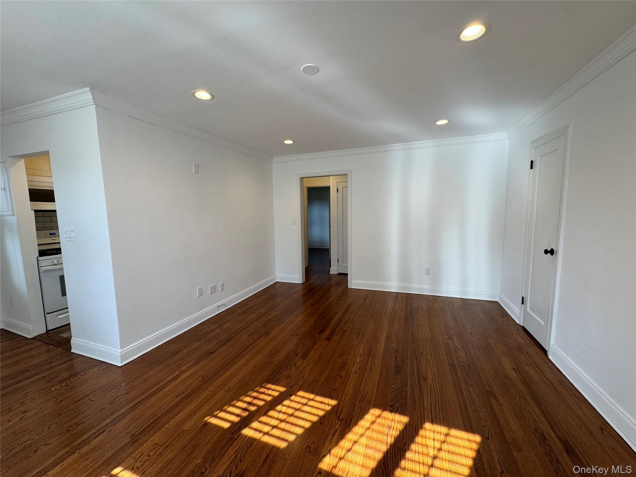 #6 photo, 70L Glen Avenue, 長島 格崙科夫 Glen Cove , NY 11579